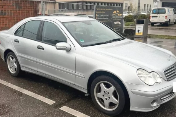 Makina ne shitje ne Fier - 3,550 Euro