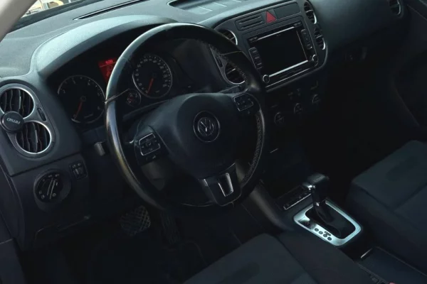 Makina ne shitje ne Vlore, Volkswagen, 2009 Diesel,Kambio Automatik Pagesa 650,000  Leke.