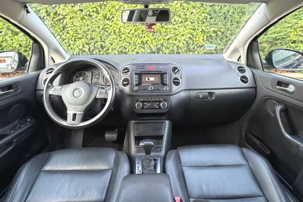 Makina ne shitje ne Tirane, Volkswagen, 2011 Diesel,Kambio Automatik Pagesa 5,900  Euro.