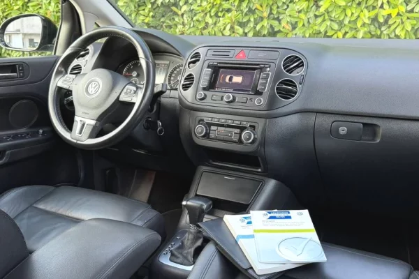 Makina ne shitje ne Tirane, Volkswagen, 2011 Diesel,Kambio Automatik Pagesa 5,900  Euro.