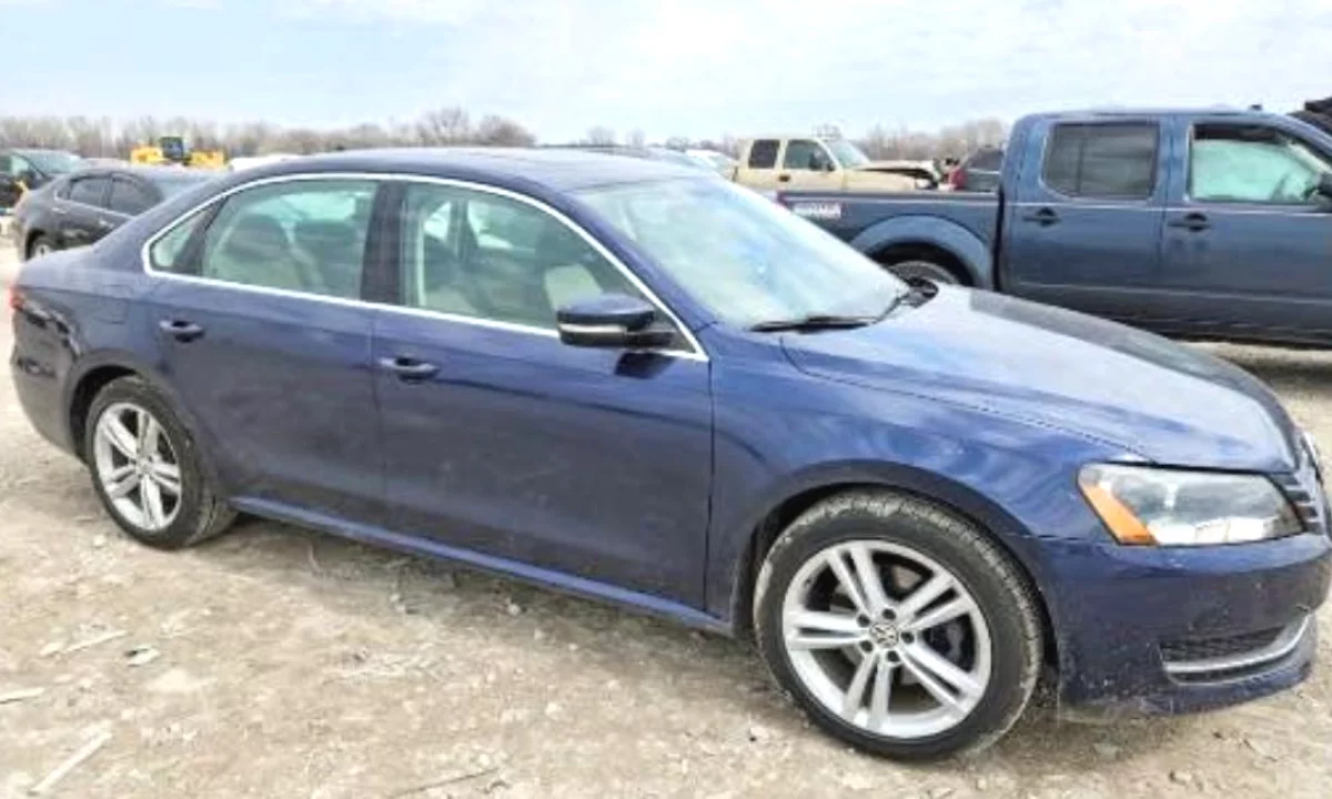 Makina ne shitje ne Durres, Volkswagen, 2013 Diesel,Kambio Automatik Pagesa 310,000  Leke.
