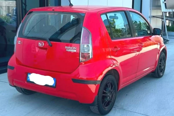 Makina ne shitje ne Tirane, Daihatsu, 2007 Benzine,Kambio Manual Pagesa 2,300  Euro.