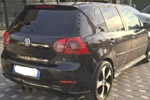 Makina ne shitje ne Durres, Volkswagen, 2006 Diesel,Kambio Automatik Pagesa 400,000  Leke.
