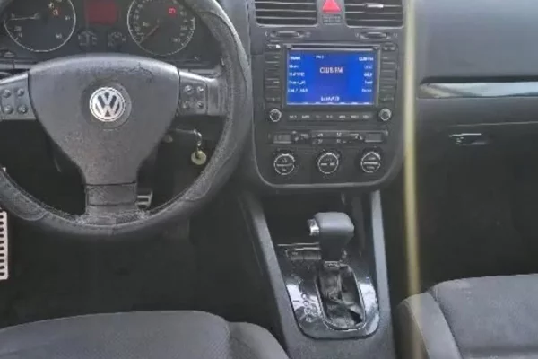 Makina ne shitje ne Durres, Volkswagen, 2006 Diesel,Kambio Automatik Pagesa 400,000  Leke.