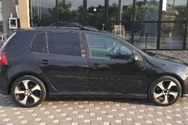 Makina ne shitje ne Durres, Volkswagen, 2006 Diesel,Kambio Automatik Pagesa 400,000  Leke.