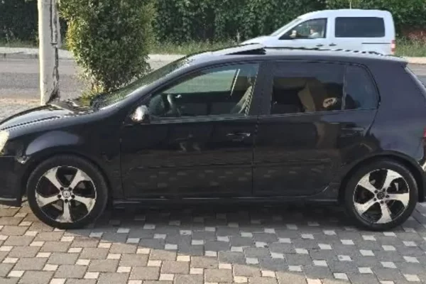 Makina ne shitje ne Durres, Volkswagen, 2006 Diesel,Kambio Automatik Pagesa 400,000  Leke.