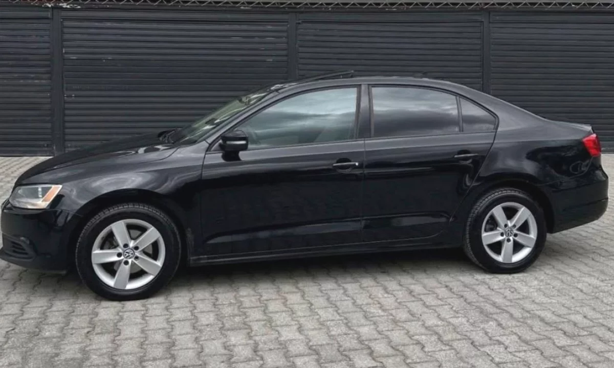 Makina ne shitje ne Tirane, Volkswagen, 2012 Diesel,Kambio Automatik Pagesa 6,800  Euro.