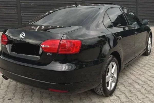 Makina ne shitje ne Tirane, Volkswagen, 2012 Diesel,Kambio Automatik Pagesa 6,800  Euro.