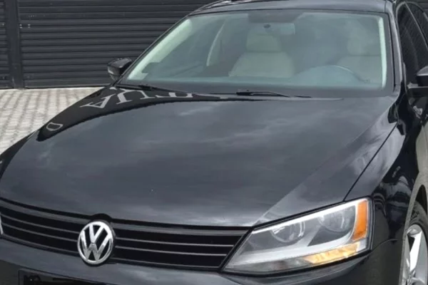 Makina ne shitje ne Tirane, Volkswagen, 2012 Diesel,Kambio Automatik Pagesa 6,800  Euro.