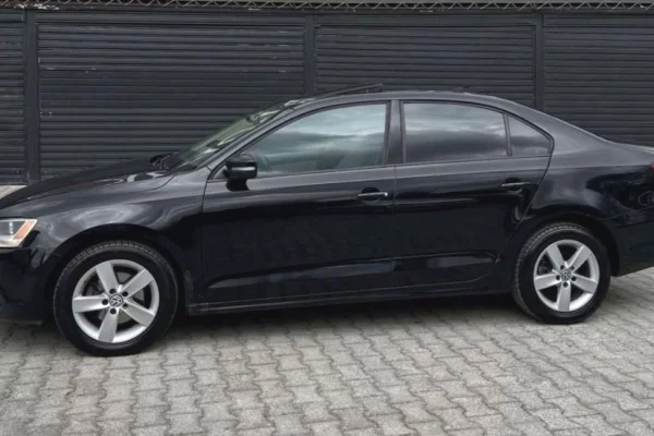 Makina ne shitje ne Tirane - 6,800 Euro