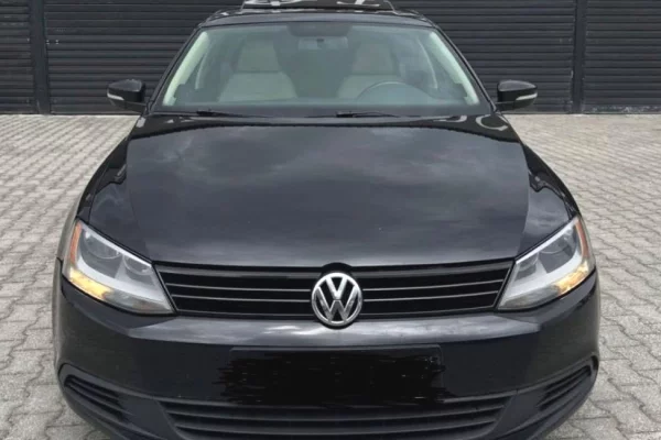 Makina ne shitje ne Tirane, Volkswagen, 2012 Diesel,Kambio Automatik Pagesa 6,800  Euro.