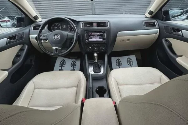 Makina ne shitje ne Tirane, Volkswagen, 2012 Diesel,Kambio Automatik Pagesa 6,800  Euro.