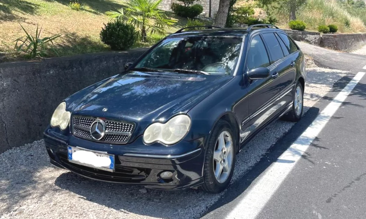 Makina ne shitje ne Fier, Mercedes-Benz, 2005 Diesel,Kambio Manual Pagesa 350,000  Leke.