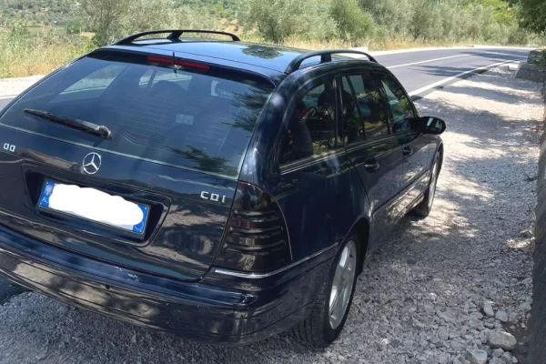 Makina ne shitje ne Fier, Mercedes-Benz, 2005 Diesel,Kambio Manual Pagesa 350,000  Leke.