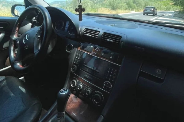 Makina ne shitje ne Fier, Mercedes-Benz, 2005 Diesel,Kambio Manual Pagesa 350,000  Leke.