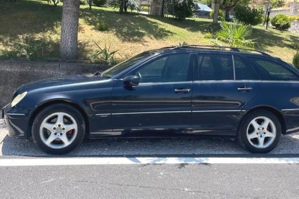 Makina ne shitje ne Fier, Mercedes-Benz, 2005 Diesel,Kambio Manual Pagesa 350,000  Leke.