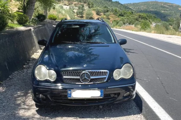 Makina ne shitje ne Fier, Mercedes-Benz, 2005 Diesel,Kambio Manual Pagesa 350,000  Leke.
