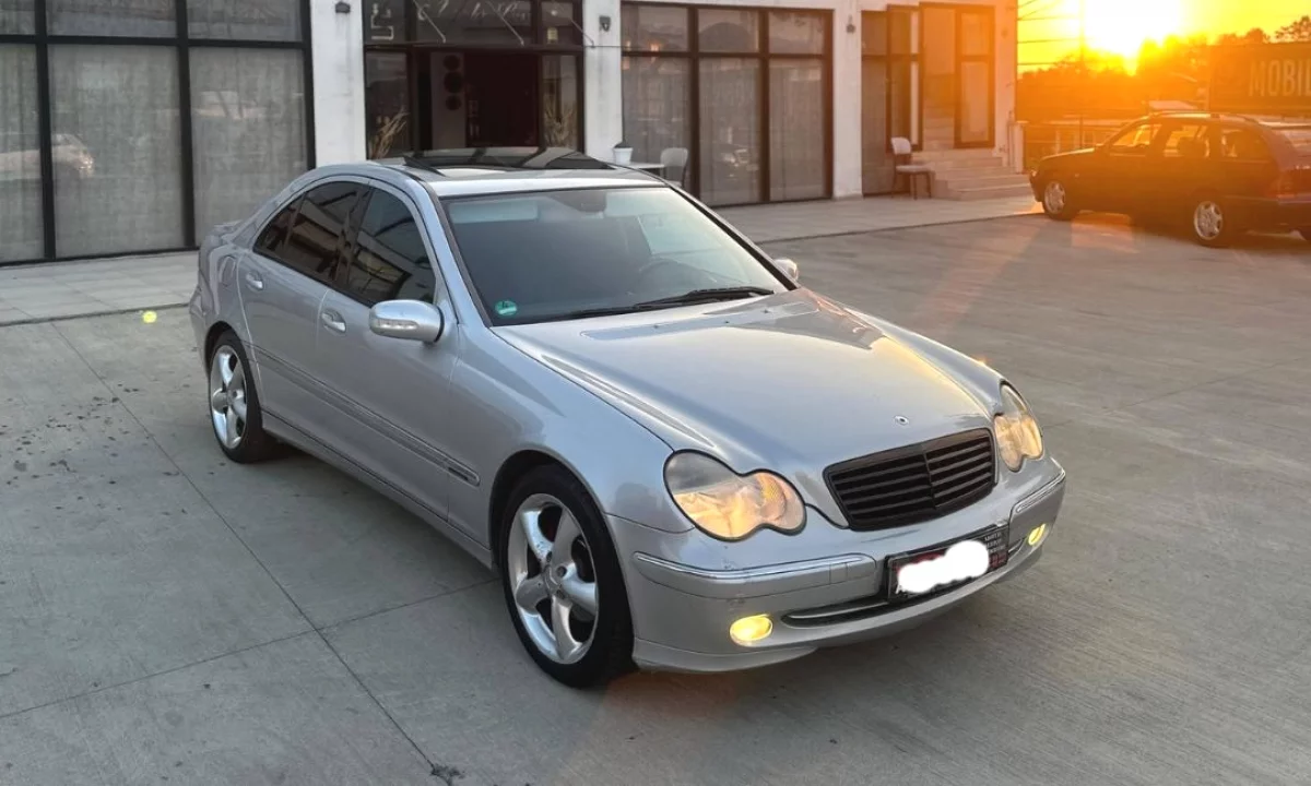 Makina ne shitje ne Tirane, Mercedes-Benz, 2003 Diesel,Kambio Automatik Pagesa 3,300  Euro.