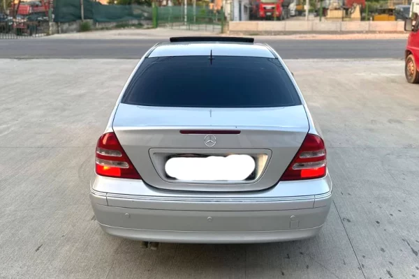 Makina ne shitje ne Tirane, Mercedes-Benz, 2003 Diesel,Kambio Automatik Pagesa 3,300  Euro.