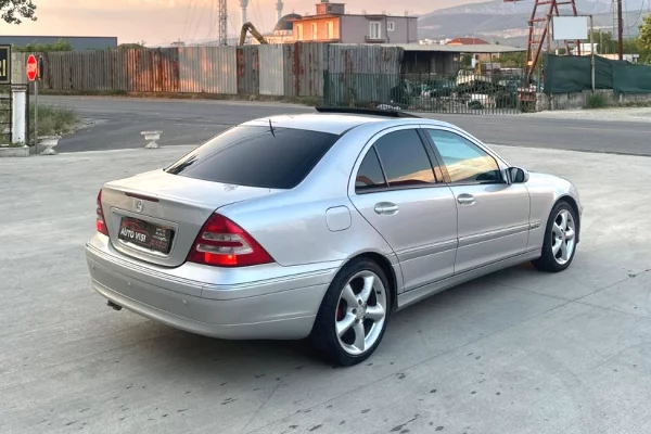 Makina ne shitje ne Tirane, Mercedes-Benz, 2003 Diesel,Kambio Automatik Pagesa 3,300  Euro.
