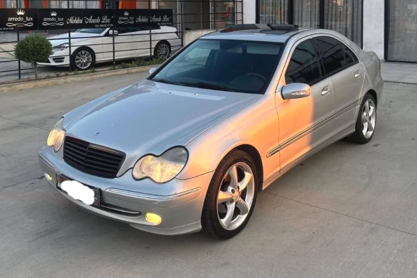 Makina ne shitje ne Tirane, Mercedes-Benz, 2003 Diesel,Kambio Automatik Pagesa 3,300  Euro.