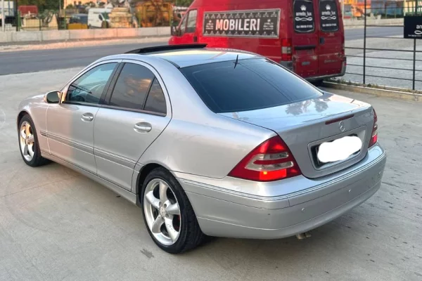 Makina ne shitje ne Tirane, Mercedes-Benz, 2003 Diesel,Kambio Automatik Pagesa 3,300  Euro.