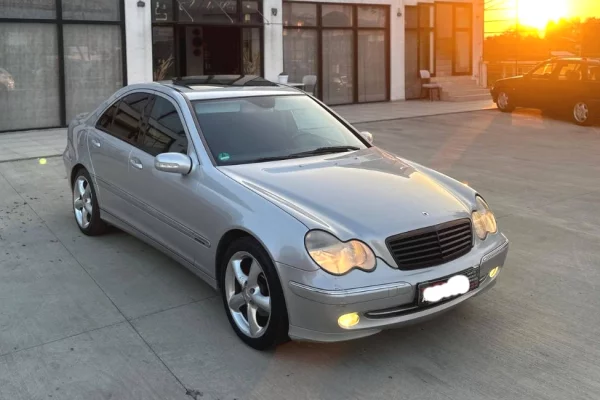Makina ne shitje ne Tirane - 3,300 Euro