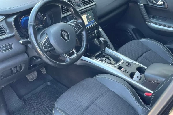 Makina ne shitje ne Tirane, Renault, 2015 Diesel,Kambio Automatik Pagesa 10,000  Euro.