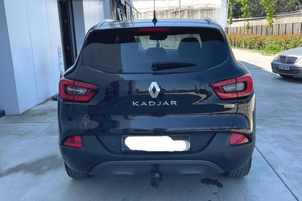 Makina ne shitje ne Tirane, Renault, 2015 Diesel,Kambio Automatik Pagesa 10,000  Euro.