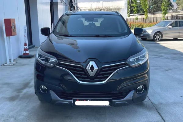 Makina ne shitje ne Tirane, Renault, 2015 Diesel,Kambio Automatik Pagesa 10,000  Euro.