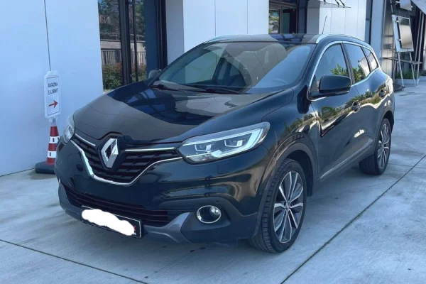 Makina ne shitje ne Tirane - 10,000 Euro