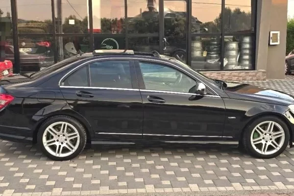 Makina ne shitje ne Durres, Mercedes-Benz, 2008 Diesel,Kambio Automatik Pagesa 600,000  Leke.