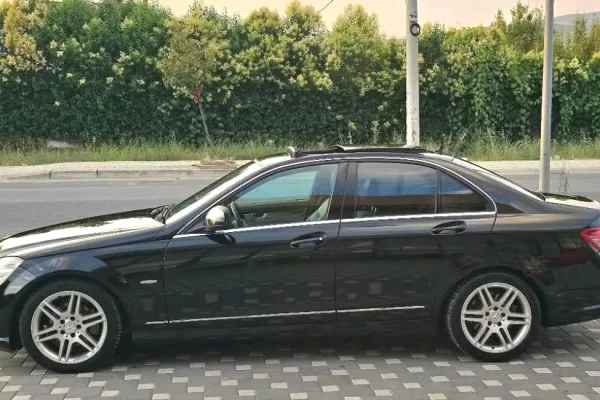 Makina ne shitje ne Durres, Mercedes-Benz, 2008 Diesel,Kambio Automatik Pagesa 600,000  Leke.