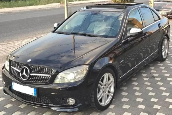 Makina ne shitje ne Durres - 600,000 Leke