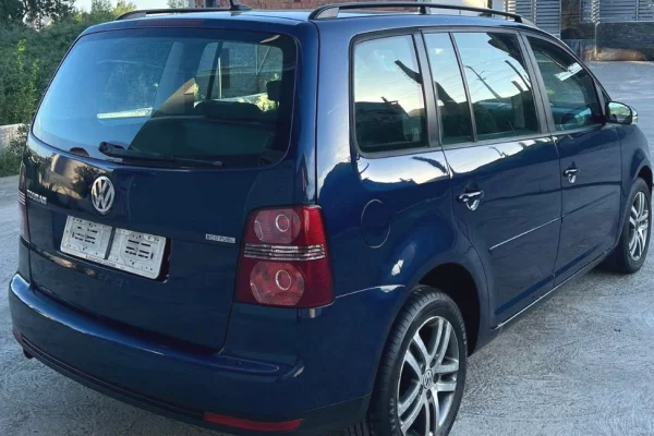 Makina ne shitje ne Elbasan, Volkswagen, 2009 Benzine,Kambio Manual Pagesa 400,000  Leke.