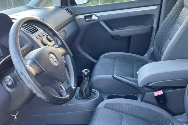 Makina ne shitje ne Elbasan, Volkswagen, 2009 Benzine,Kambio Manual Pagesa 400,000  Leke.