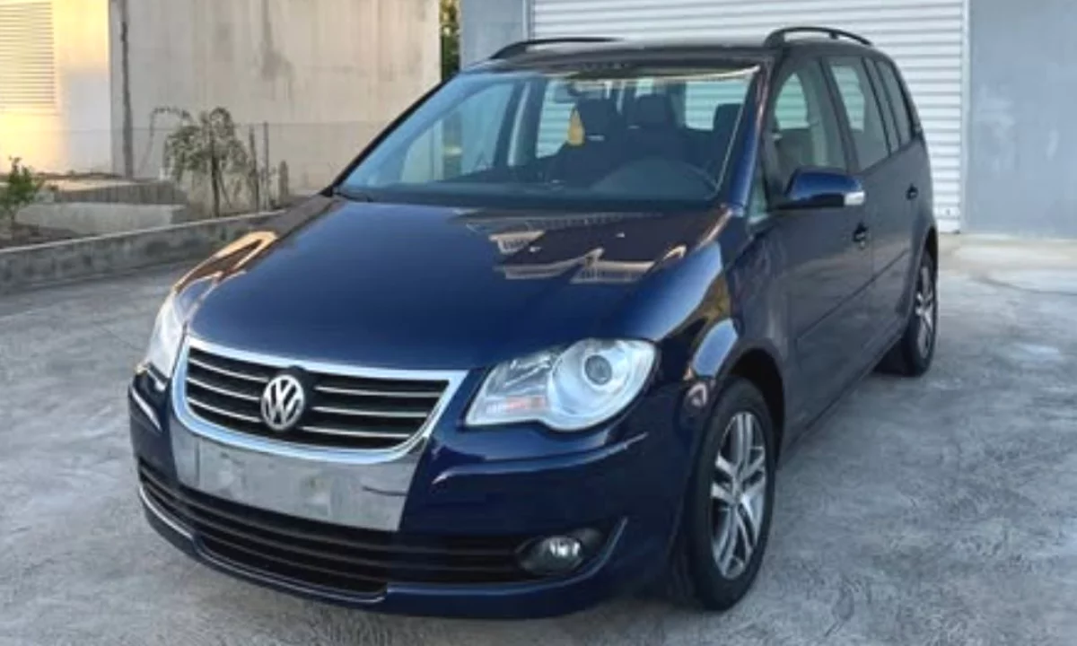Makina ne shitje ne Elbasan, Volkswagen, 2009 Benzine,Kambio Manual Pagesa 400,000  Leke.