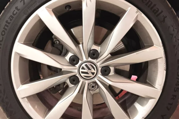 Makina ne shitje ne Tirane, Volkswagen, 2015 Diesel,Kambio Automatik Pagesa 9,000  Euro.