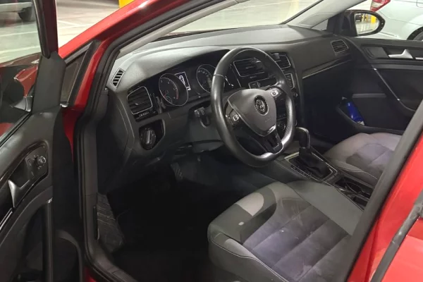 Makina ne shitje ne Tirane, Volkswagen, 2015 Diesel,Kambio Automatik Pagesa 9,000  Euro.