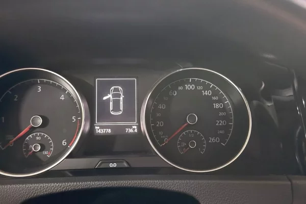 Makina ne shitje ne Tirane, Volkswagen, 2015 Diesel,Kambio Automatik Pagesa 9,000  Euro.