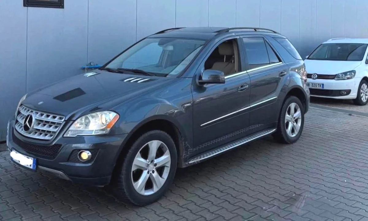 Makina ne shitje ne Tirane, Mercedes-Benz, 2011 Diesel,Kambio Automatik Pagesa 6,000  Euro.