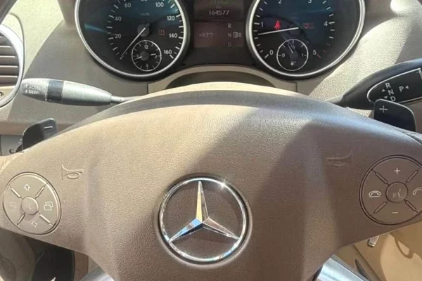 Makina ne shitje ne Tirane, Mercedes-Benz, 2011 Diesel,Kambio Automatik Pagesa 6,000  Euro.