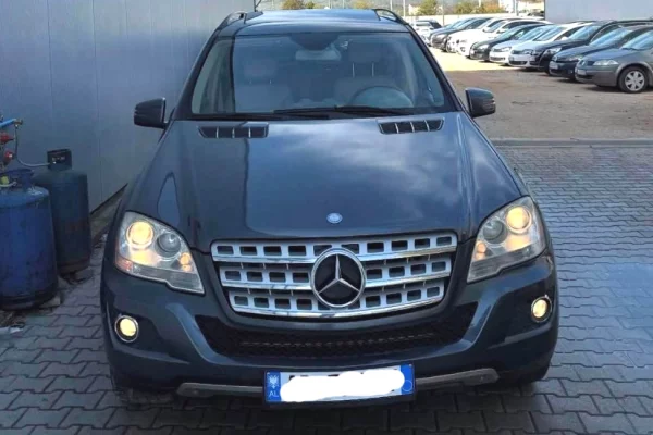 Makina ne shitje ne Tirane, Mercedes-Benz, 2011 Diesel,Kambio Automatik Pagesa 6,000  Euro.