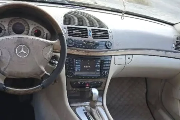 Makina ne shitje ne Durres, Mercedes-Benz, 2004 Diesel,Kambio Automatik Pagesa 350,000  Leke.