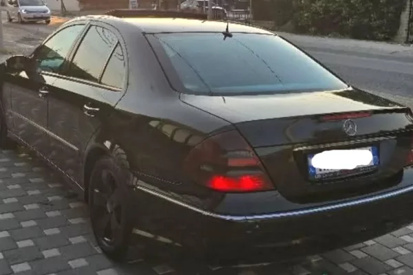 Makina ne shitje ne Durres, Mercedes-Benz, 2004 Diesel,Kambio Automatik Pagesa 350,000  Leke.