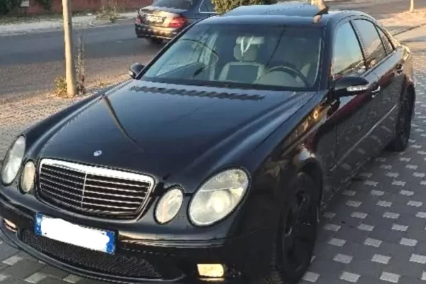 Makina ne shitje ne Durres, Mercedes-Benz, 2004 Diesel,Kambio Automatik Pagesa 350,000  Leke.