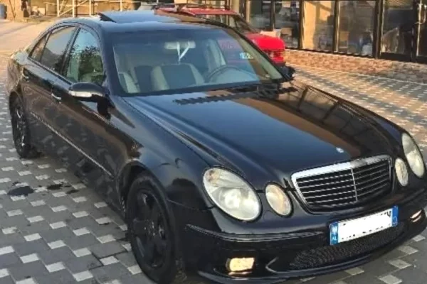 Makina ne shitje ne Durres - 350,000 Leke
