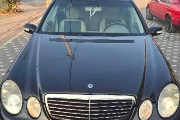 Makina ne shitje ne Durres, Mercedes-Benz, 2004 Diesel,Kambio Automatik Pagesa 350,000  Leke.