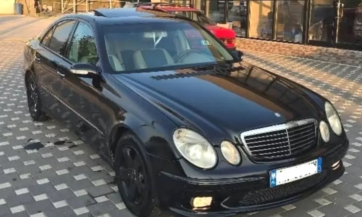 Makina ne shitje ne Durres, Mercedes-Benz, 2004 Diesel,Kambio Automatik Pagesa 350,000  Leke.
