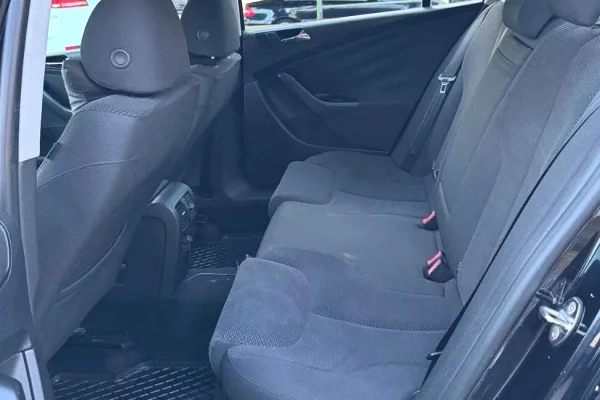 Makina ne shitje ne Tirane, Volkswagen, 2007 Diesel,Kambio Manual Pagesa 2,800  Euro.